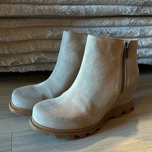 Never worn, still in the box Sorel wedge boots. Women’s size 10.
